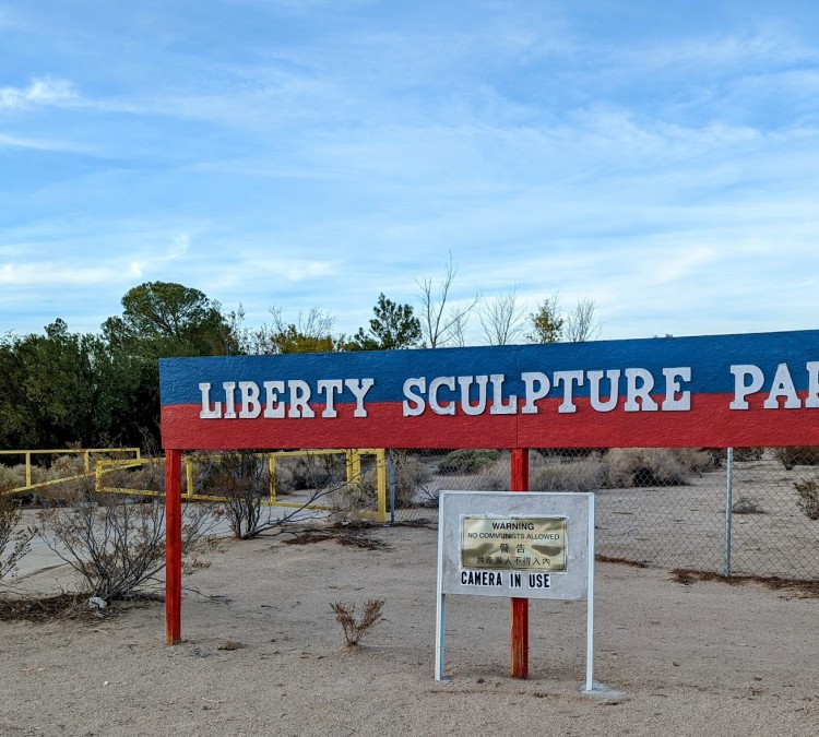 liberty-sculpture-park-yermo-rd-entrance-photo
